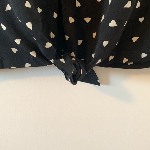 Black & White boxy cut blouse heart pattern - Picture 3 of 5